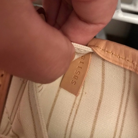 Louis Vuitton Damier Azur Neverfull Mm - Picture 4 of 10